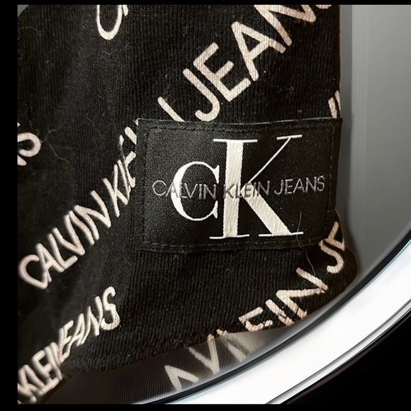 Calvin Klein Repeated Print Allover Cap Sleeve 1Pc Short/Bodysuit Sz Medium NWT - Picture 8 of 13